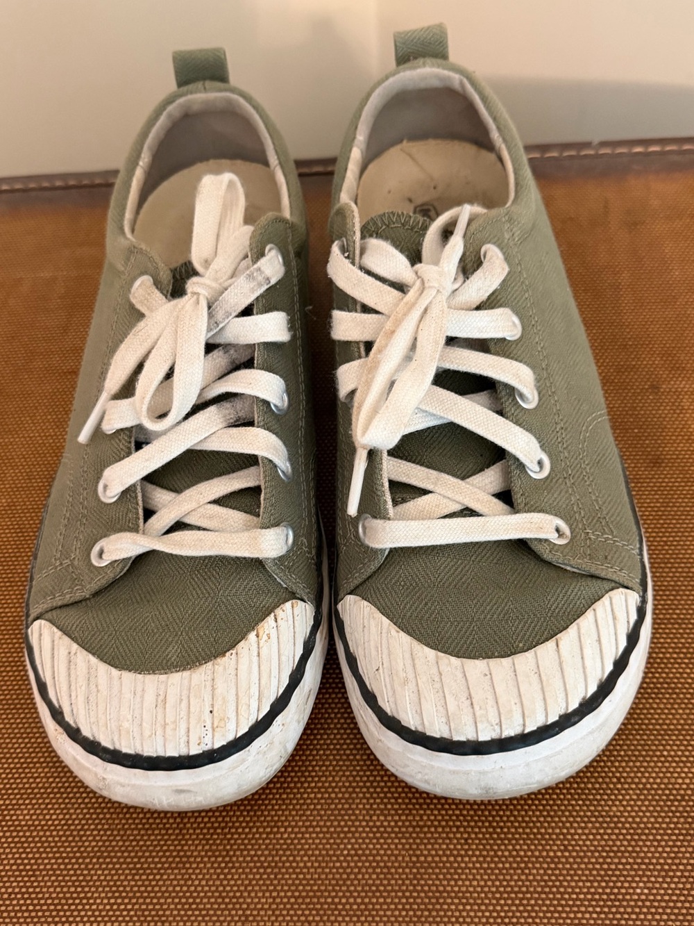 Women’s Keen Sneakers size 8